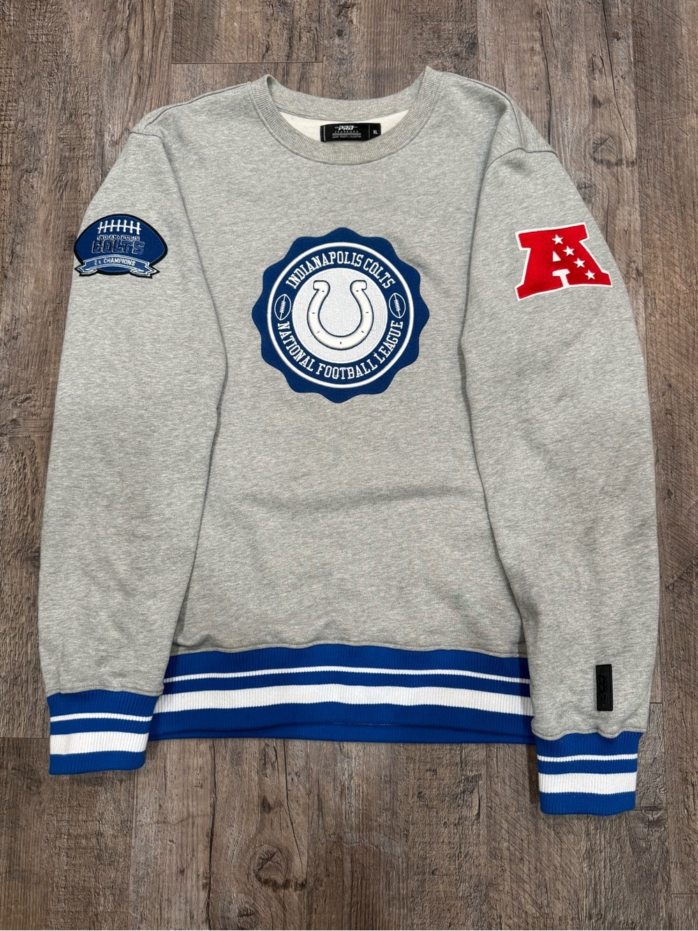 NFL Indianapolis Colts Pro Standard Crest Emblem Sweatshirt | XL